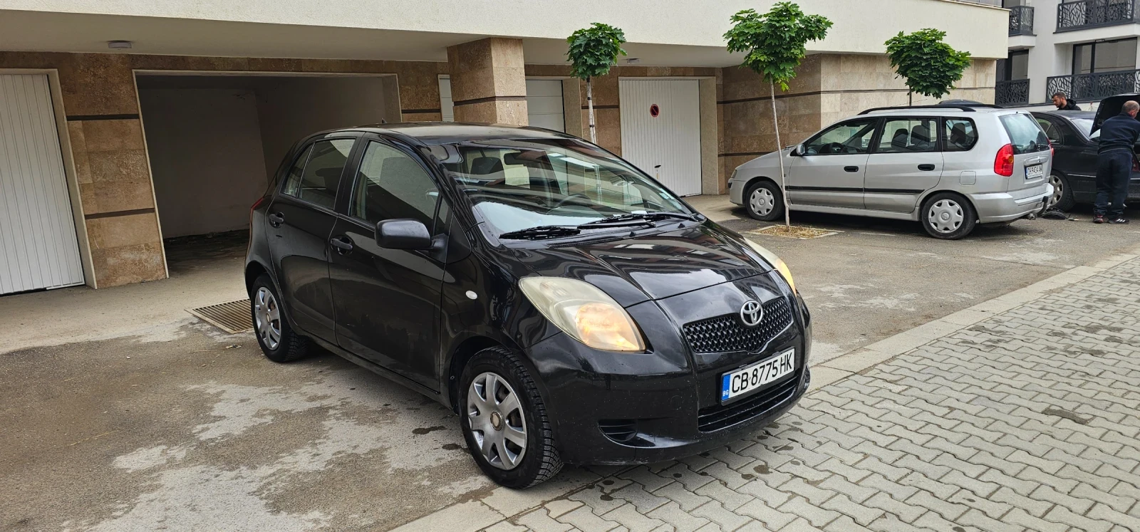 Toyota Yaris 1.0 VVT-i Спешно, снимка 2 - Автомобили и джипове - 54653621