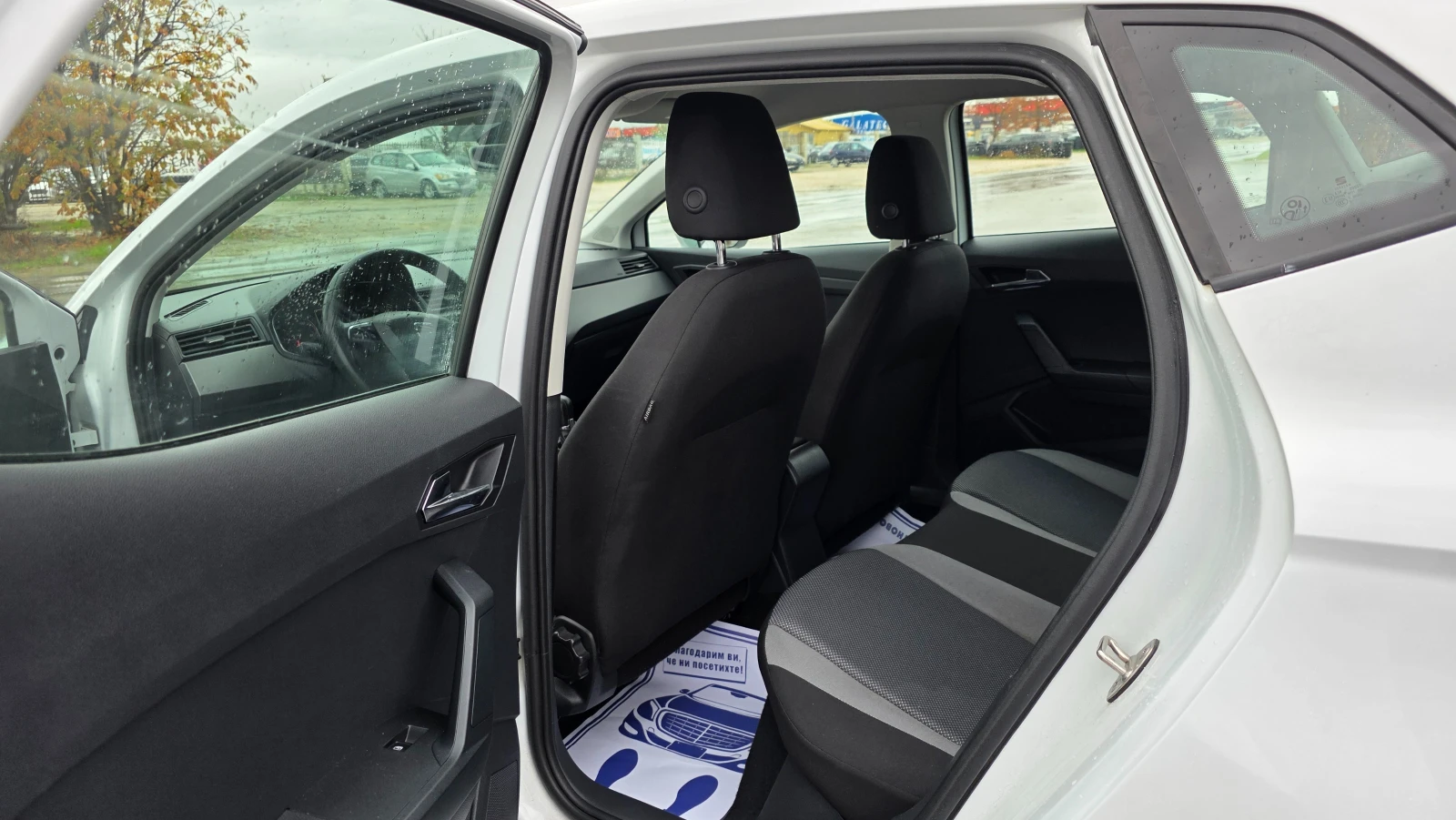 Seat Ibiza ЧИСТО НОВА, снимка 9 - Автомобили и джипове - 54683999