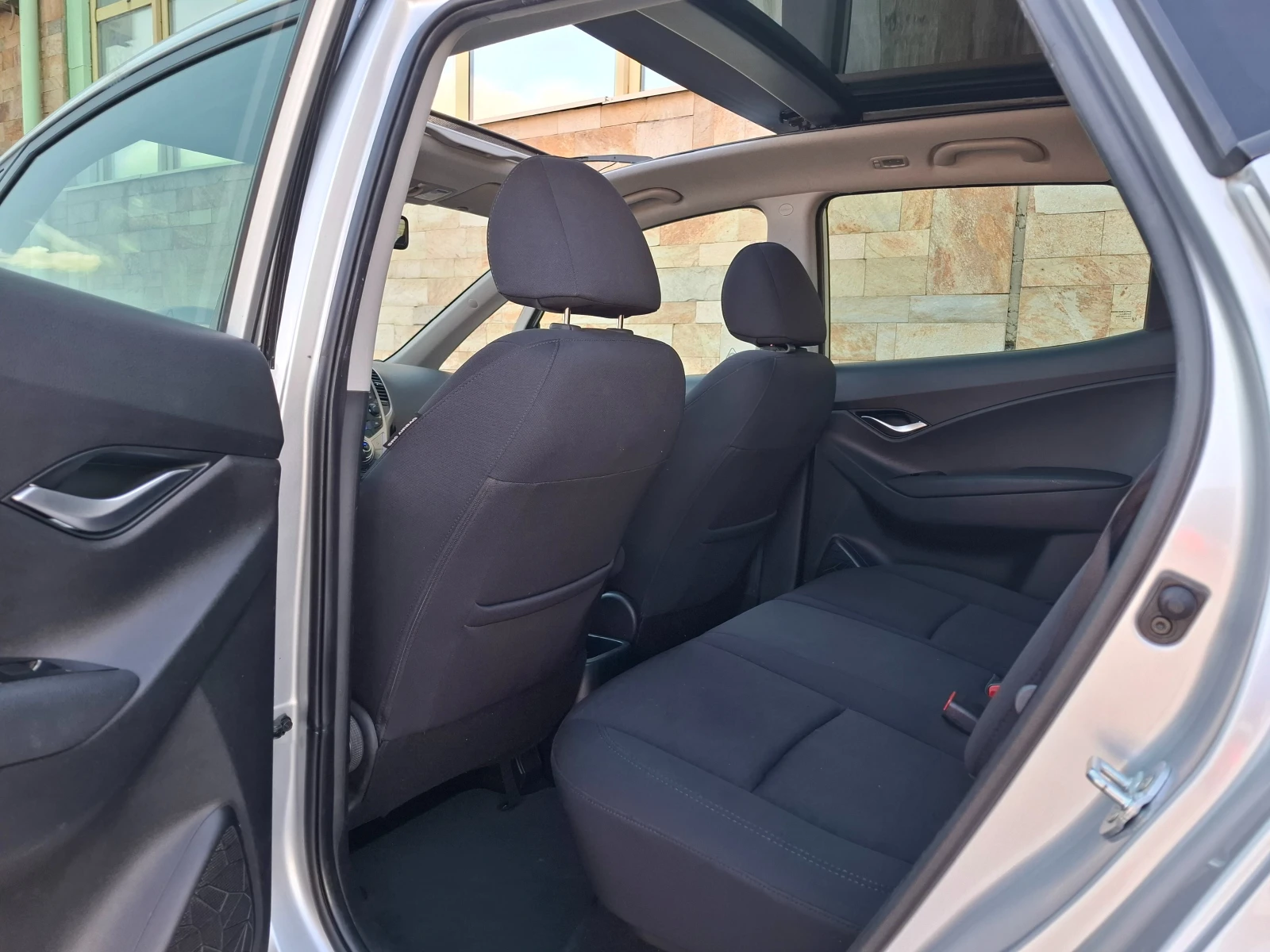 Hyundai Ix20 1.6i 125ps AUTOMAT / PANORAMA , снимка 9 - Автомобили и джипове - 54817021