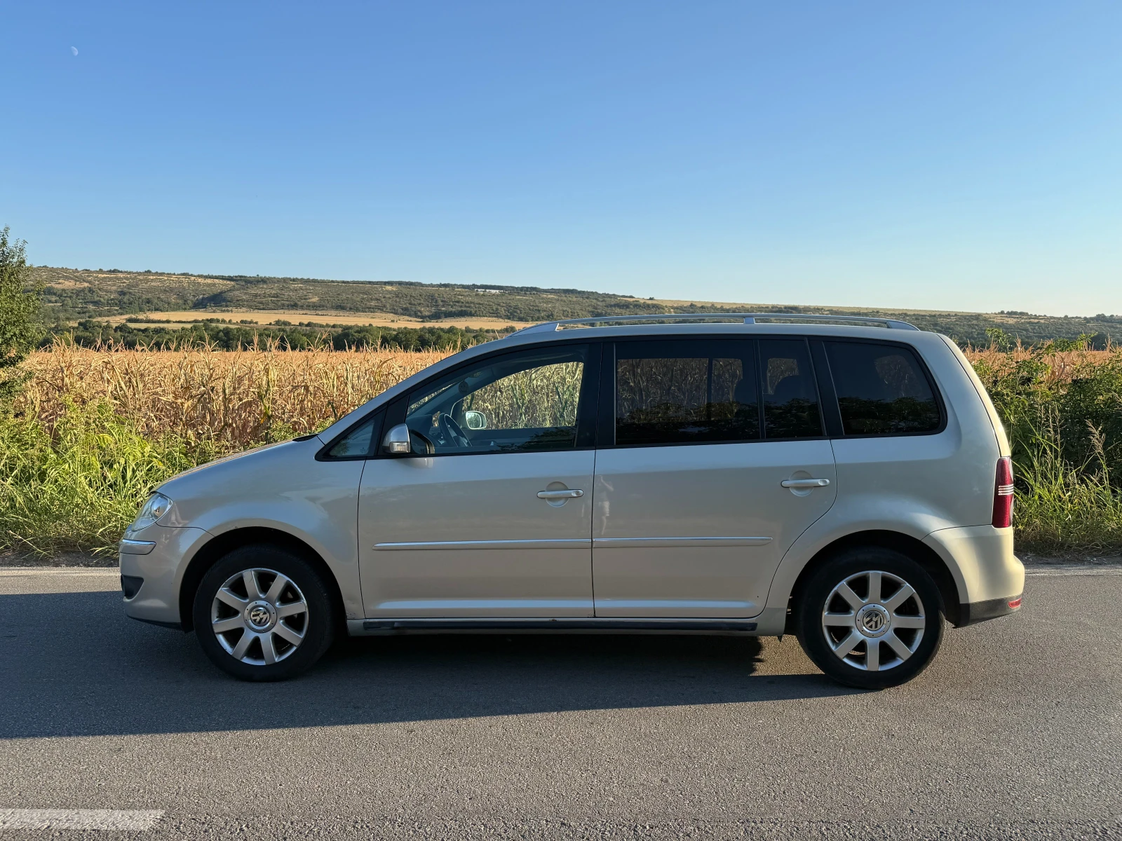 VW Touran, снимка 2 - Автомобили и джипове - 55779669