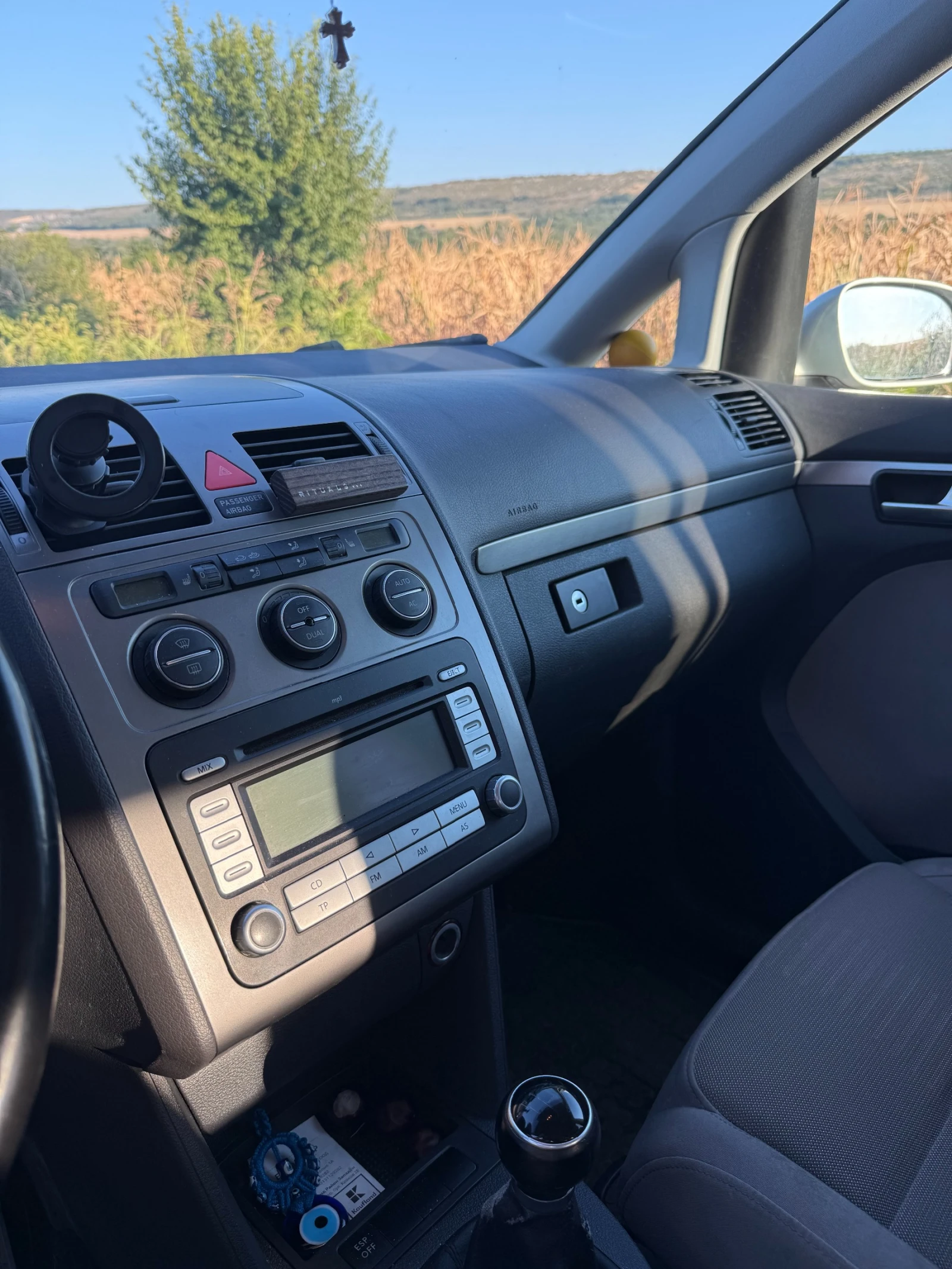 VW Touran, снимка 5 - Автомобили и джипове - 55779669