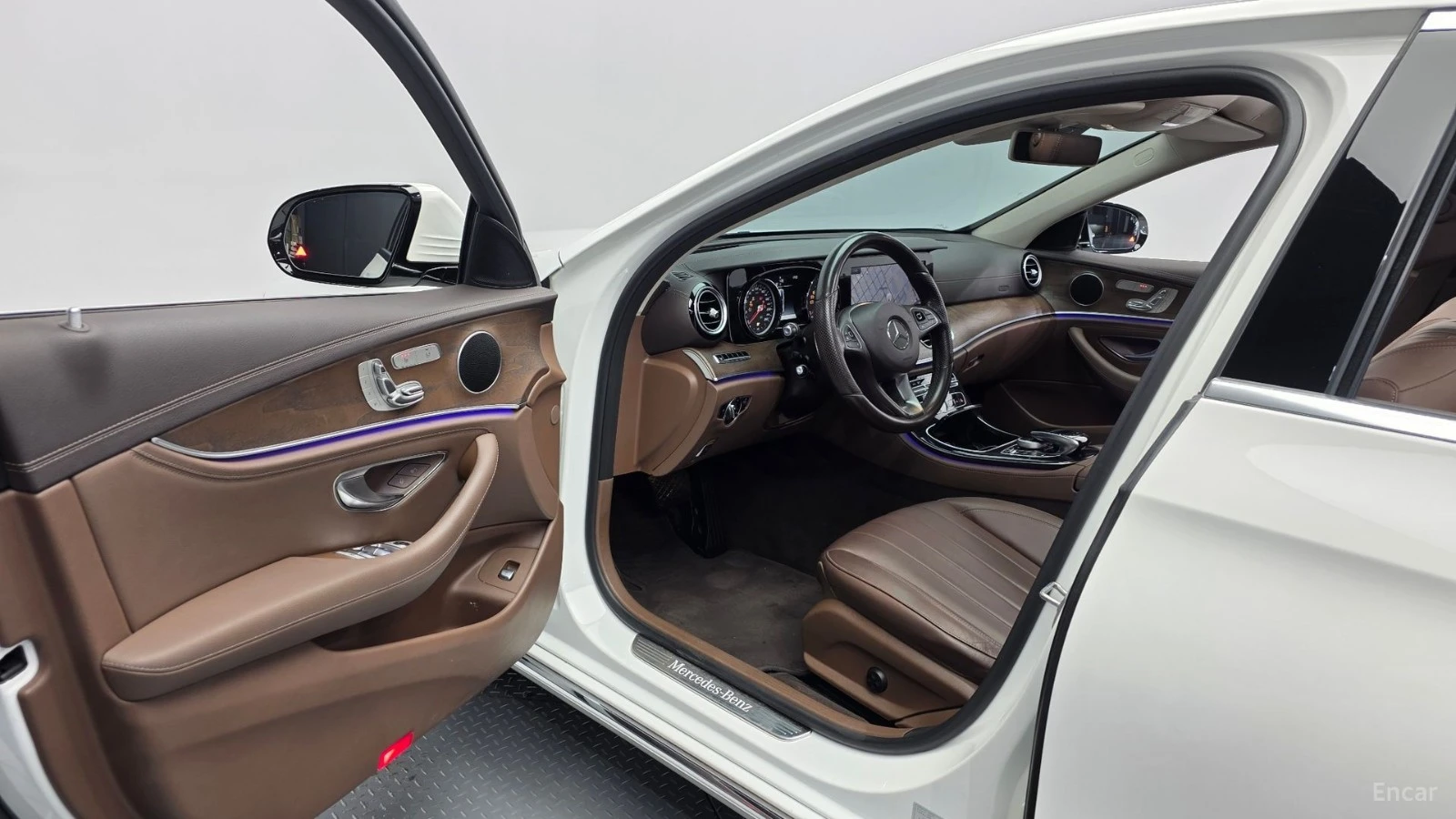 Mercedes-Benz E 220 d Exclusive * ����������* * ���� �� ��*  | Mobile.bg � ����������� 9