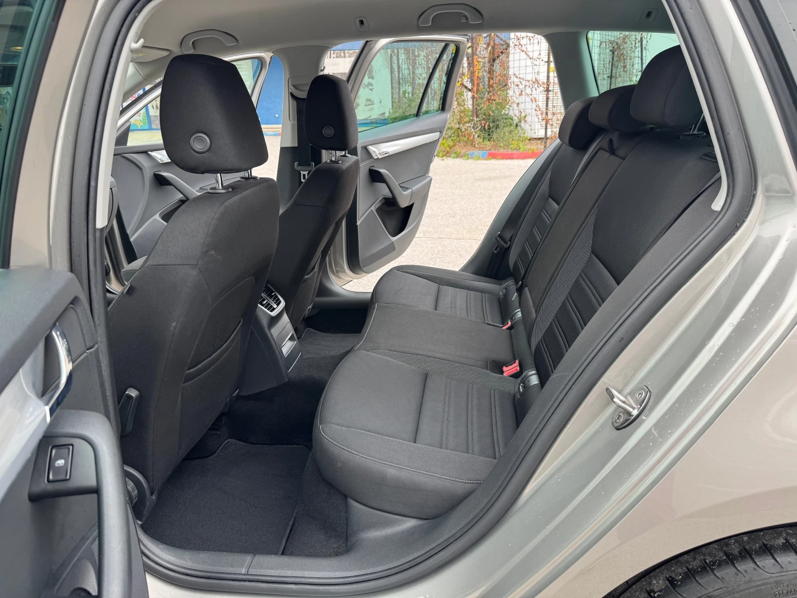 Skoda Octavia * DSG* LED* , снимка 8 - Автомобили и джипове - 56552758