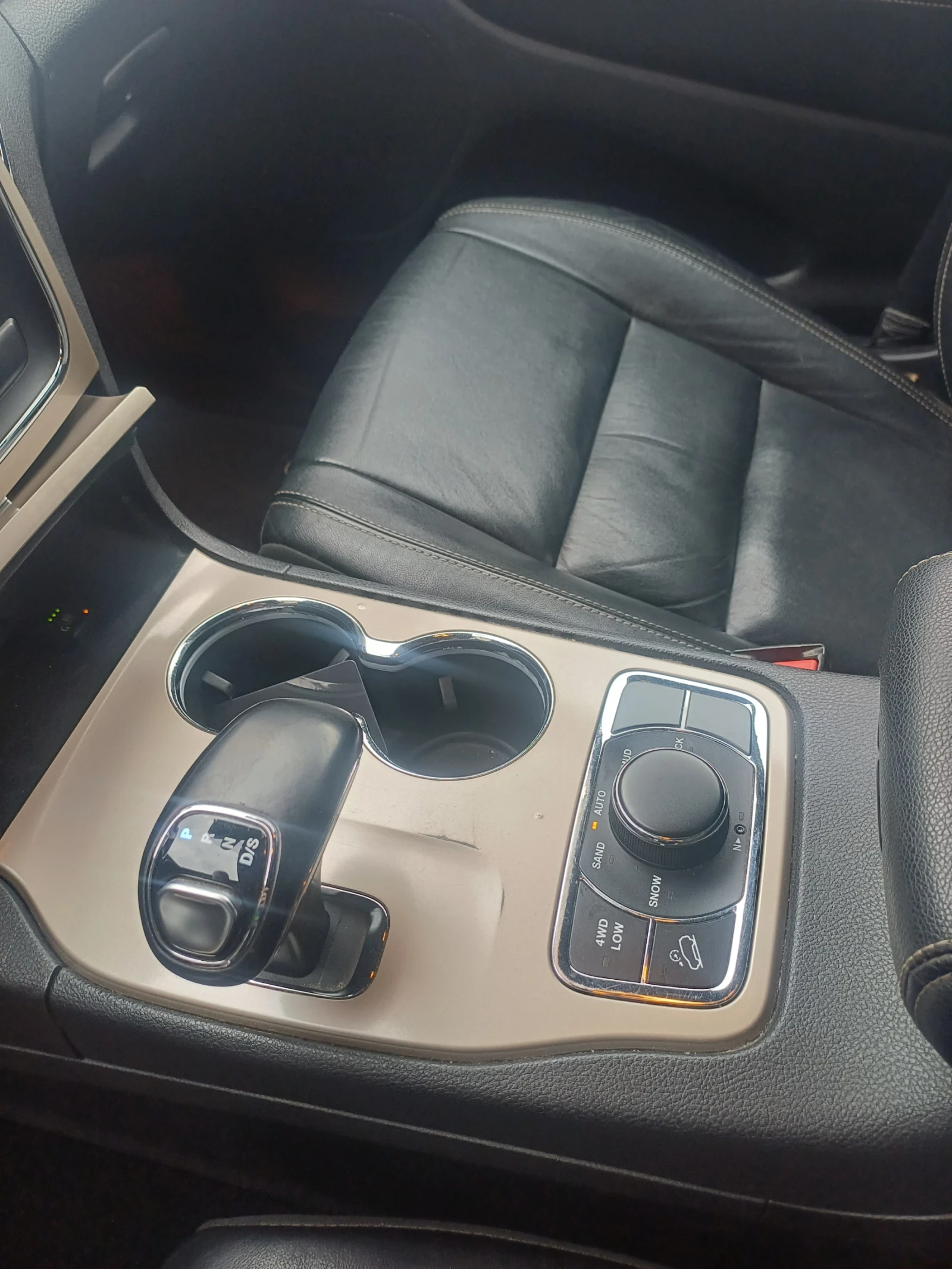 Jeep Grand cherokee WK2 3.6 V6, снимка 10 - Автомобили и джипове - 53938124