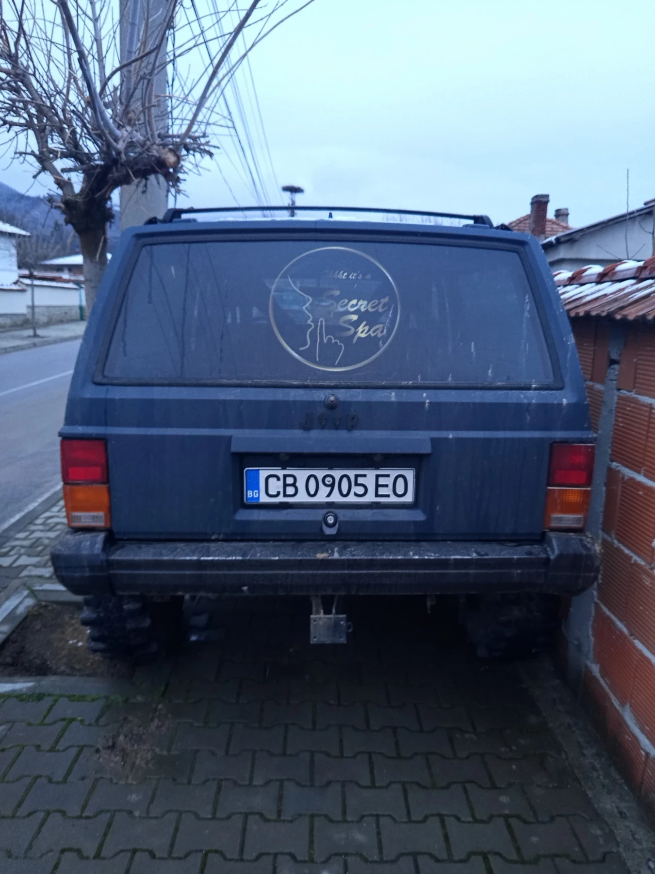 Jeep Cherokee, снимка 2 - Автомобили и джипове - 53944724