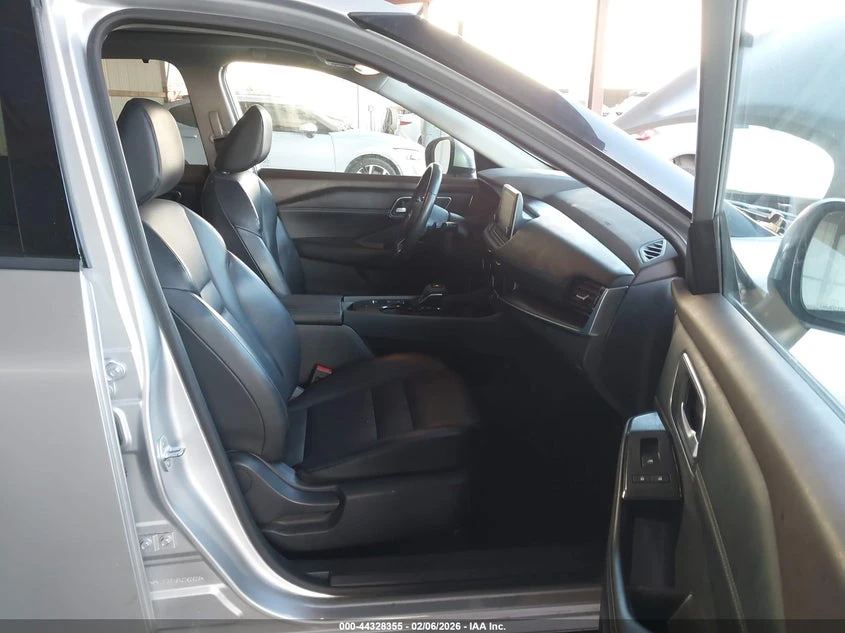 Nissan Rogue Sv Fwd, снимка 5 - Автомобили и джипове - 54032478