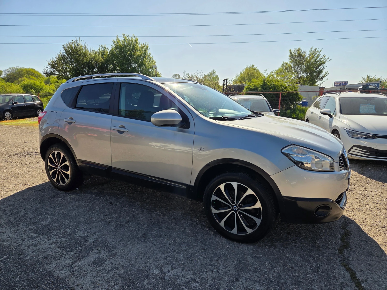 Nissan Qashqai 2.0DCI/4x4/Facelift/Avtomat, снимка 3 - Автомобили и джипове - 54378852