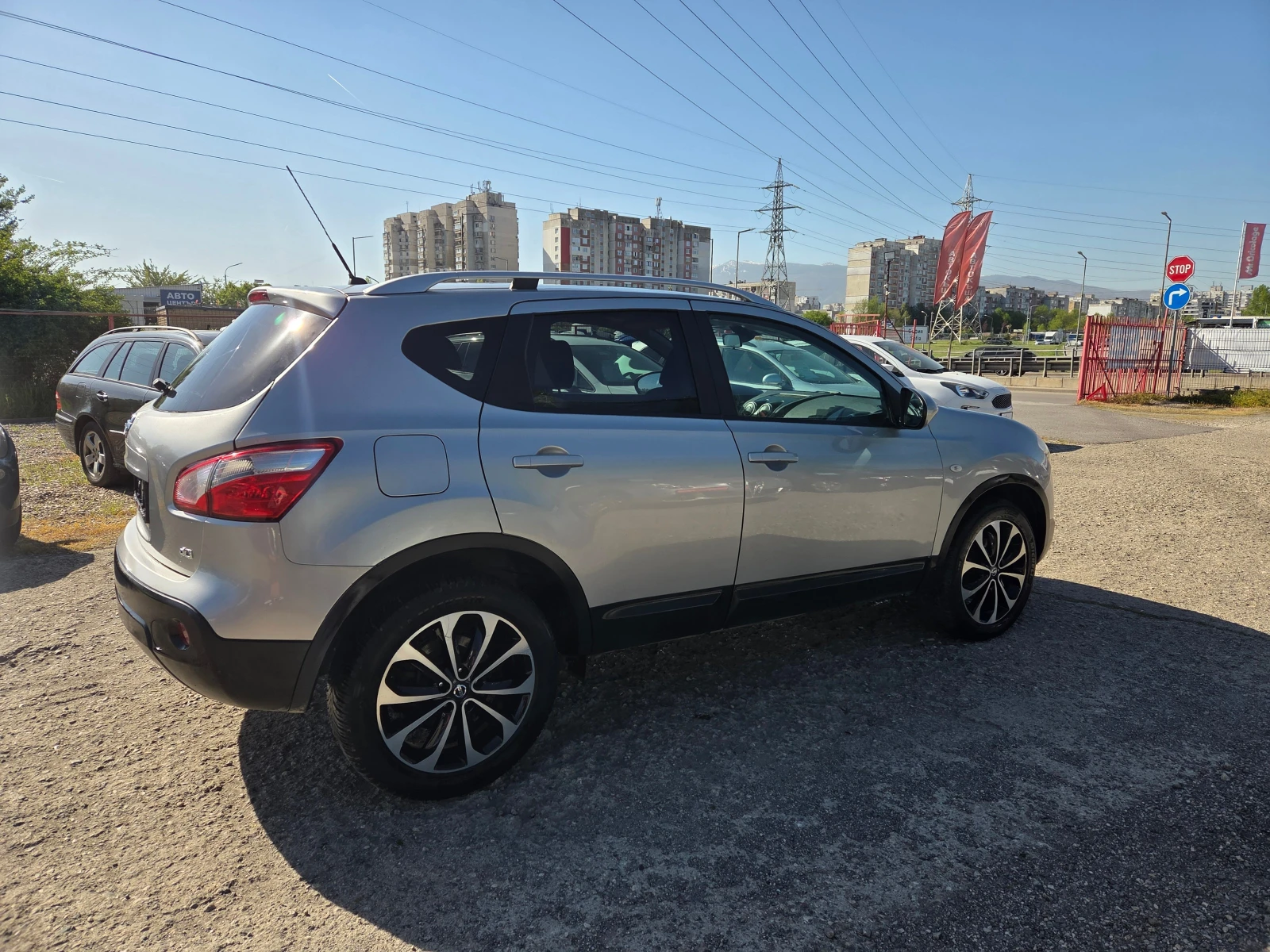 Nissan Qashqai 2.0DCI/4x4/Facelift/Avtomat, снимка 4 - Автомобили и джипове - 54378852