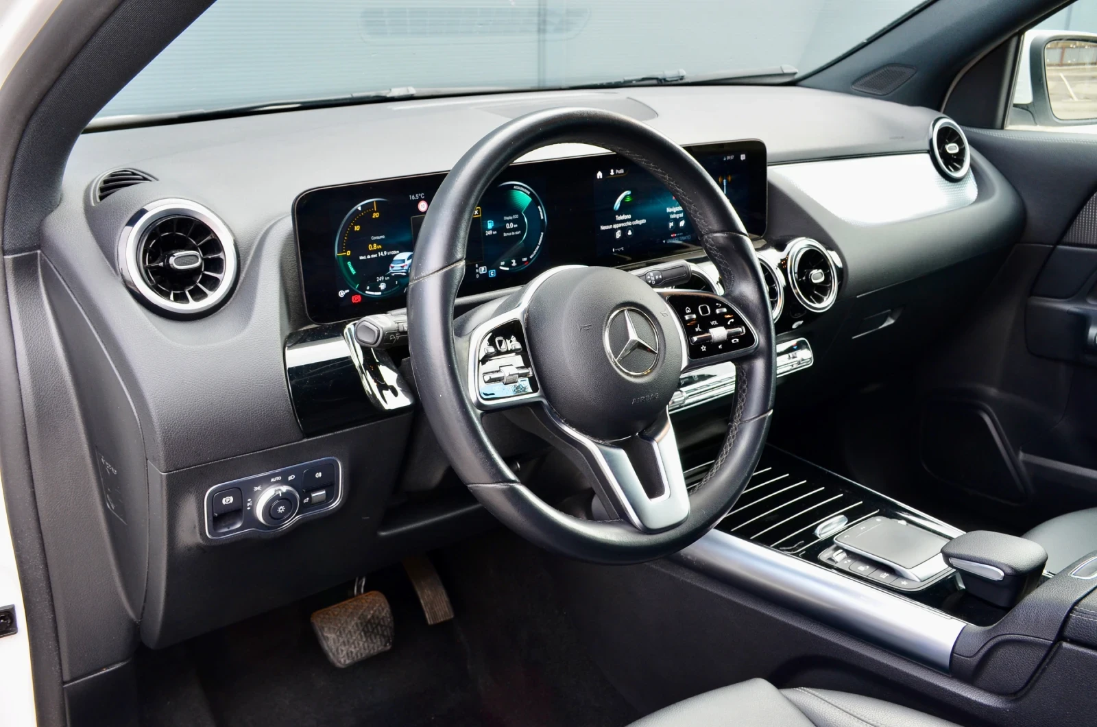 Mercedes-Benz GLA 200 200d 150к.с. Sport Plus Full led, снимка 9 - Автомобили и джипове - 56060693