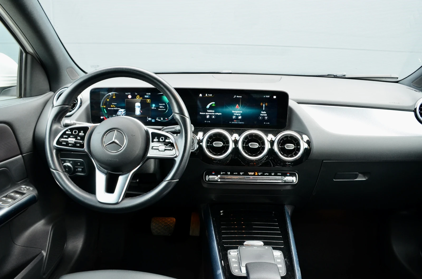 Mercedes-Benz GLA 200 200d 150к.с. Sport Plus Full led, снимка 12 - Автомобили и джипове - 56060693