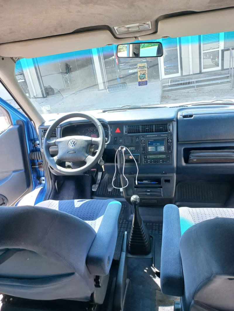 VW Caravelle, снимка 12 - Бусове и автобуси - 47268828