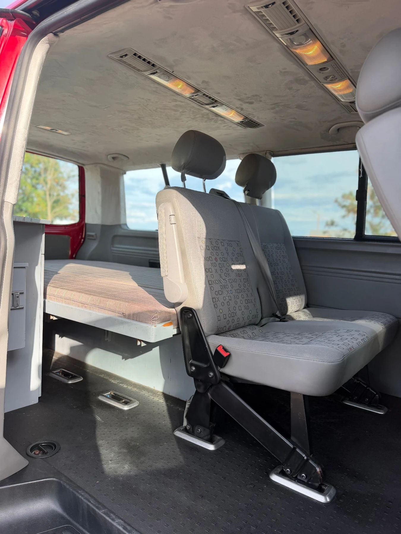 VW T5 2.5 TDI * 174 к.с * Климатик * 6 скорости, снимка 12 - Бусове и автобуси - 56248571