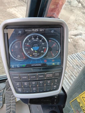 Багер Hyundai HX 220 L, снимка 7