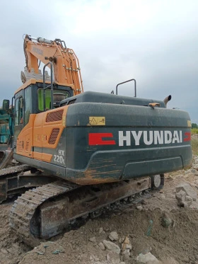 Багер Hyundai HX 220 L, снимка 2