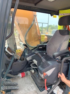 Багер Hyundai HX 220 L, снимка 6