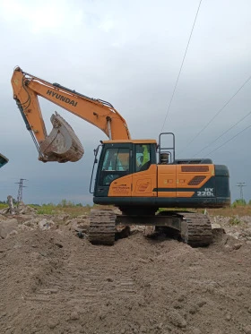 Багер Hyundai HX 220 L, снимка 1