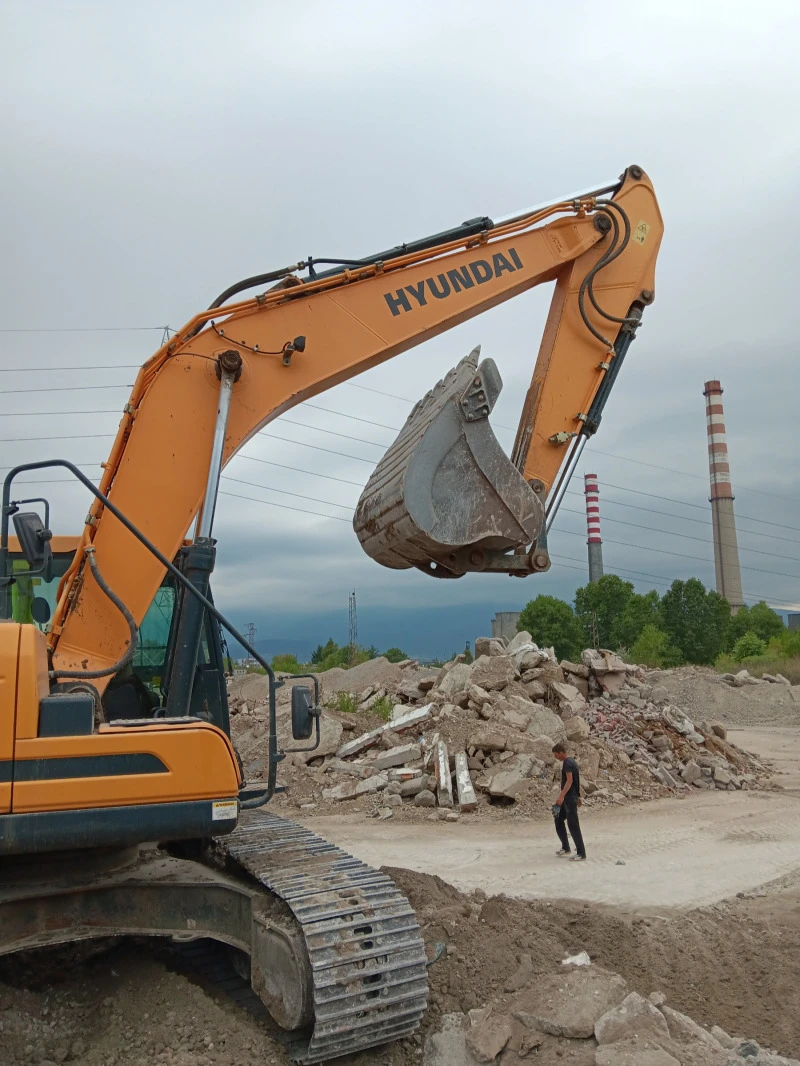 Багер Hyundai HX 220 L, снимка 4 - Индустриална техника - 45716131