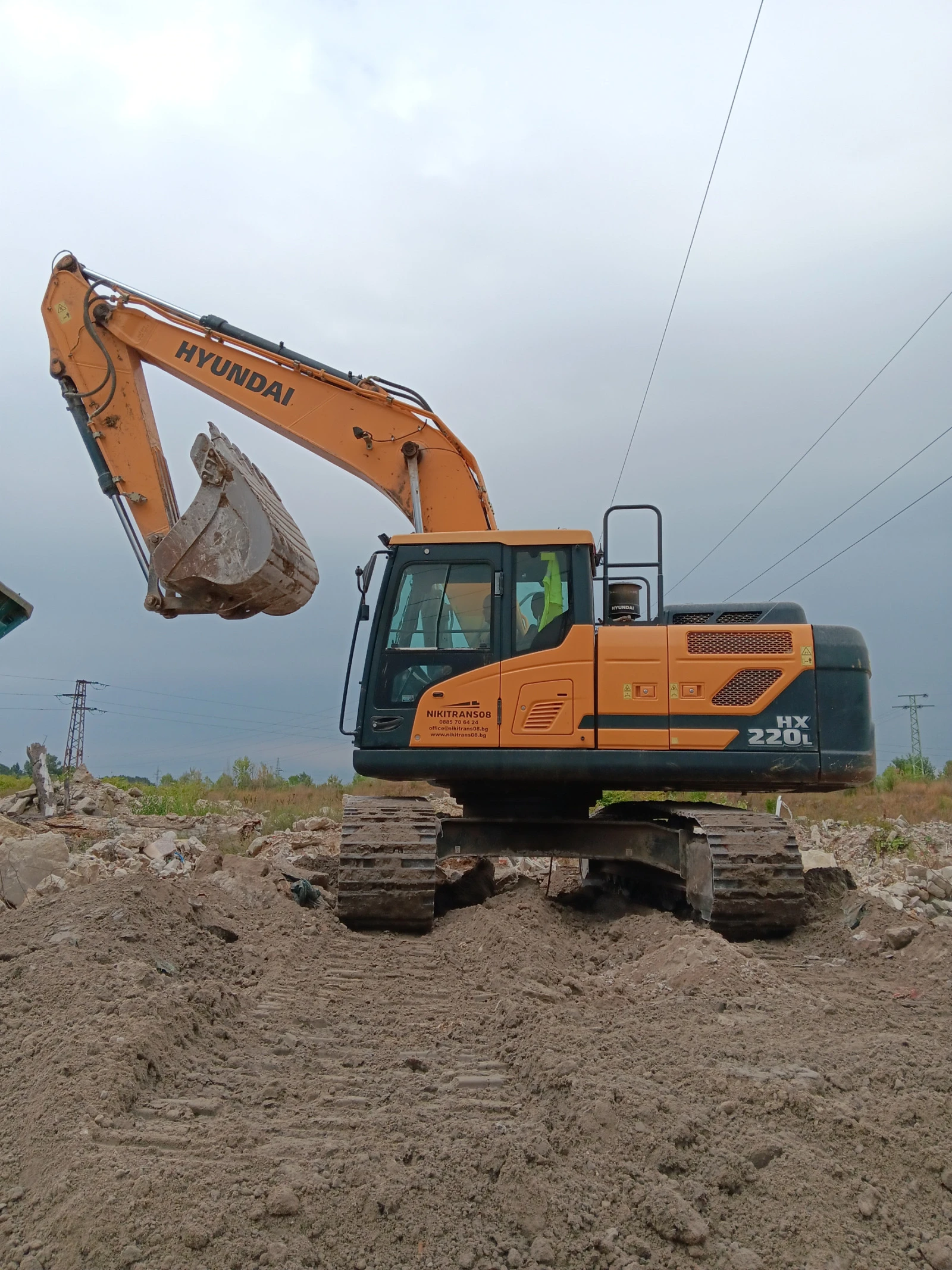 Багер Hyundai HX 220 L, снимка 1