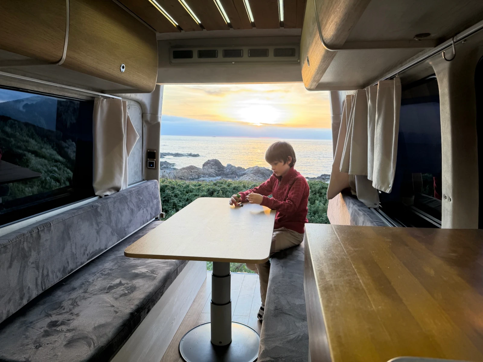 Кемпер Mercedes-Benz Sprinter, снимка 17 - Каравани и кемпери - 55536100