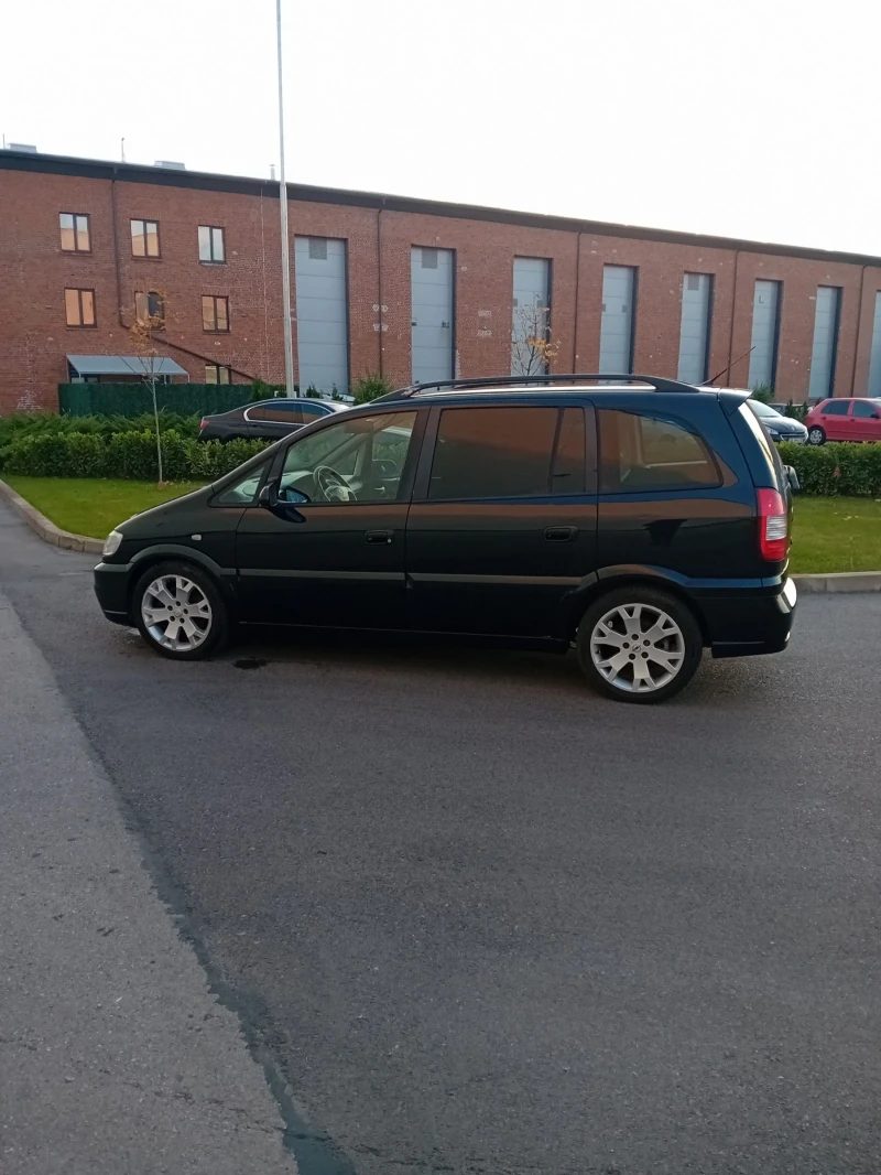 Opel Zafira 2.0т face swiss, снимка 11 - Автомобили и джипове - 47807544