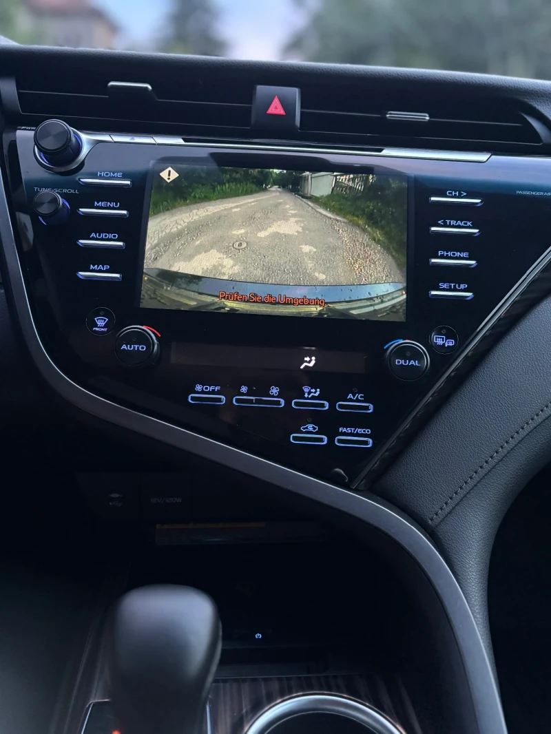 Toyota Camry 2.5 Hybrid, снимка 8 - Автомобили и джипове - 52591250