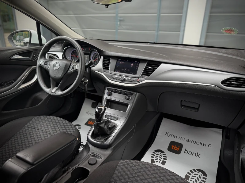 Opel Astra 1.2i * CarPlay* LED* Сервизна История* , снимка 11 - Автомобили и джипове - 51881840