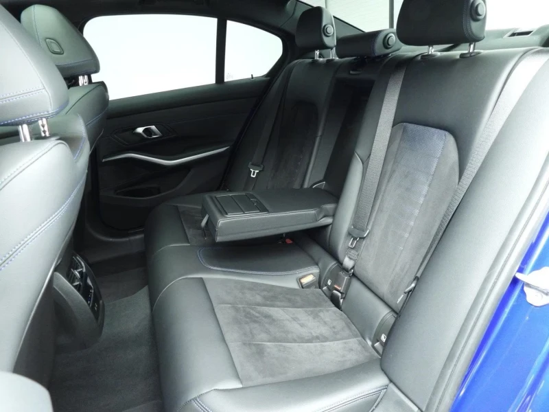 BMW 330 Sedan 330d xDrive | M-Sport, снимка 10 - Автомобили и джипове - 52072631