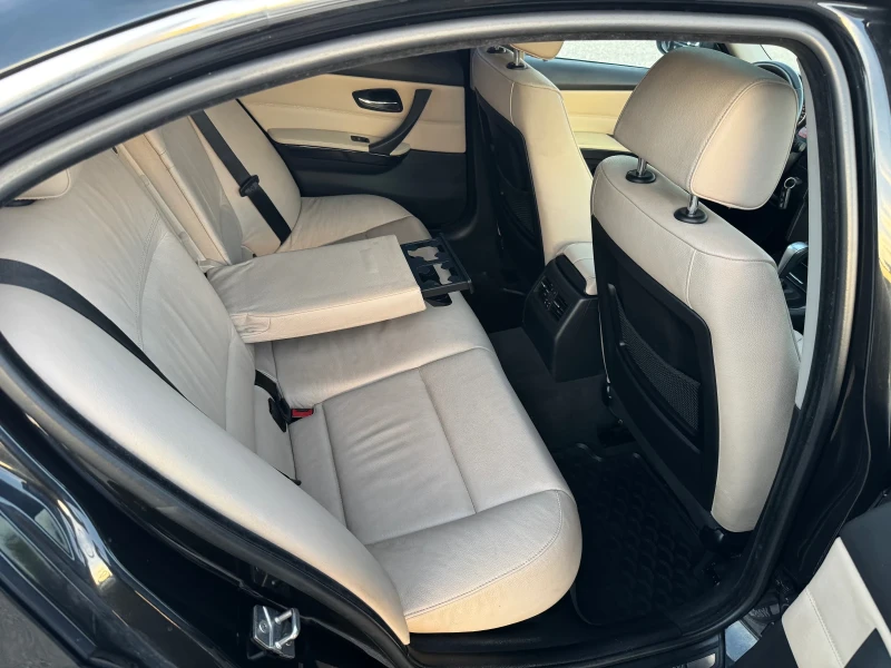 BMW 330 Задно, Нави, Кожа, Автомат, 2010г, снимка 11 - Автомобили и джипове - 52250369