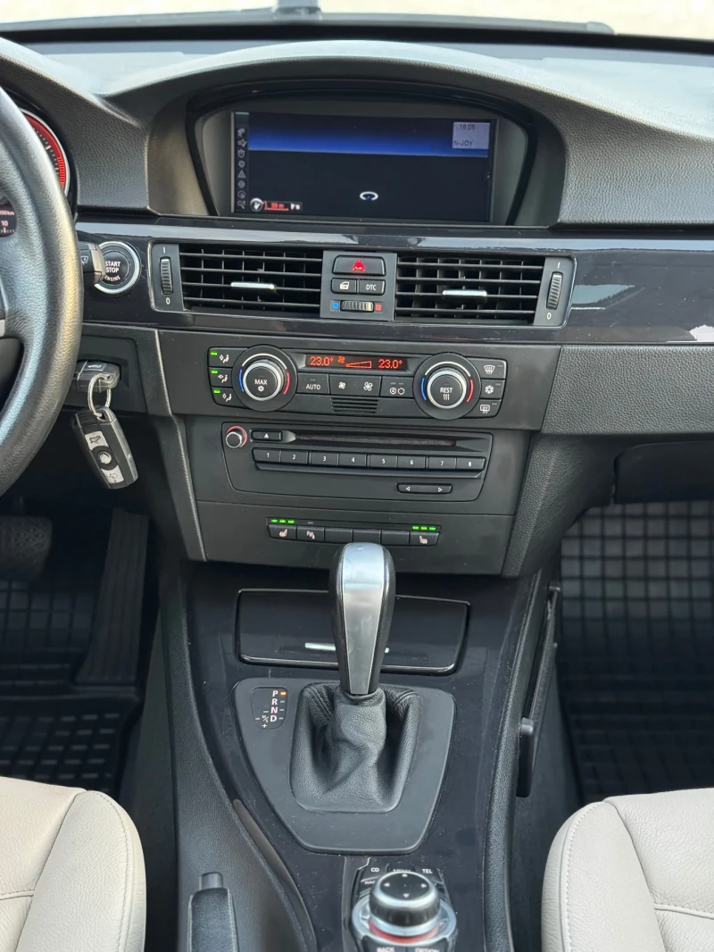 BMW 330 Задно, Нави, Кожа, Автомат, 2010г, снимка 14 - Автомобили и джипове - 52250369