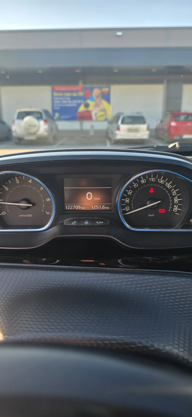 Peugeot 2008, снимка 9 - Автомобили и джипове - 52756518