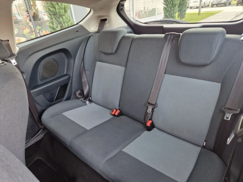 Ford Fiesta 1.4 / 68 к.с, снимка 10 - Автомобили и джипове - 52840618