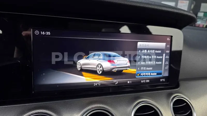 Mercedes-Benz E 200 Mercedes Benz E-Class , 2018, снимка 10 - Автомобили и джипове - 54071661