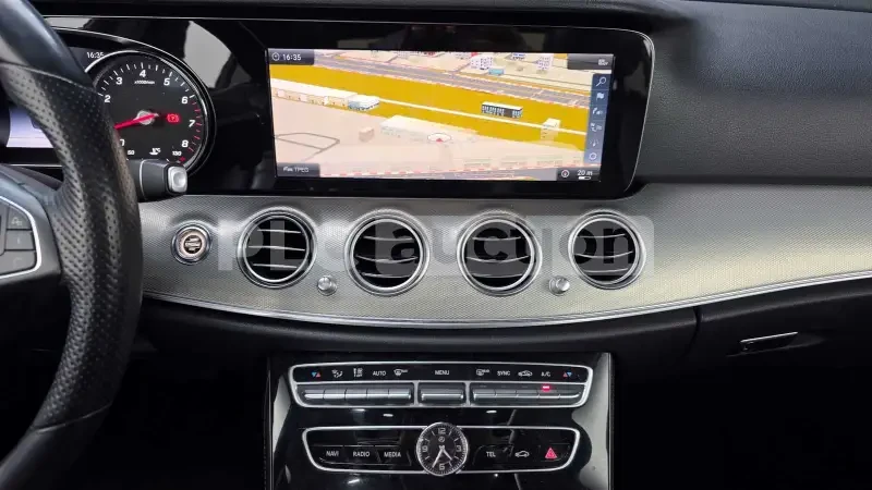 Mercedes-Benz E 200 Mercedes Benz E-Class , 2018, снимка 12 - Автомобили и джипове - 54071661