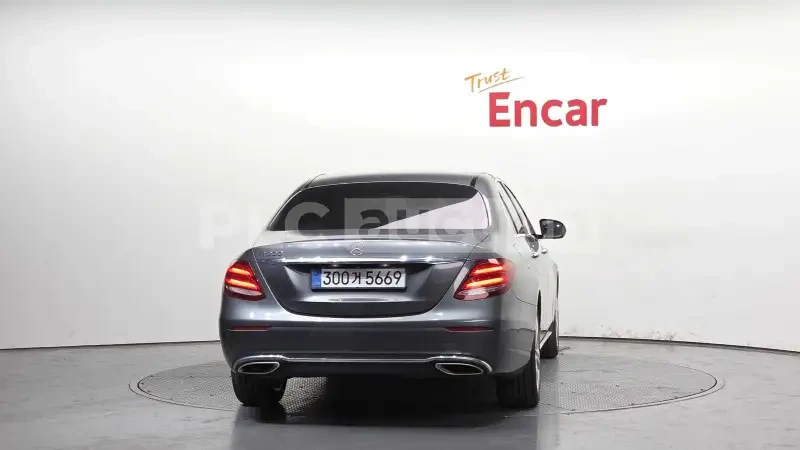 Mercedes-Benz E 200 Mercedes Benz E-Class , 2018, снимка 4 - Автомобили и джипове - 54071661