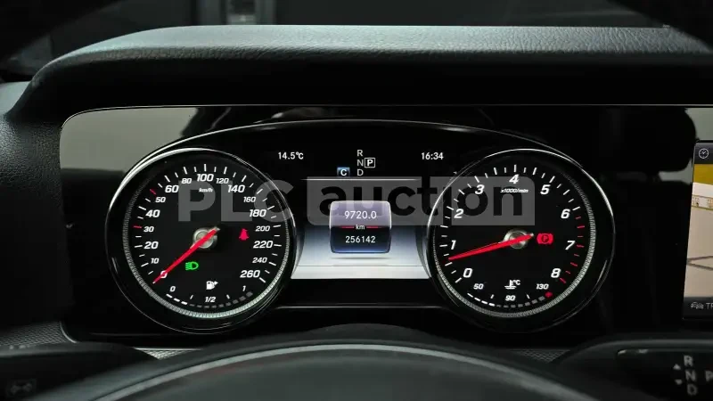 Mercedes-Benz E 200 Mercedes Benz E-Class , 2018, снимка 9 - Автомобили и джипове - 54071661