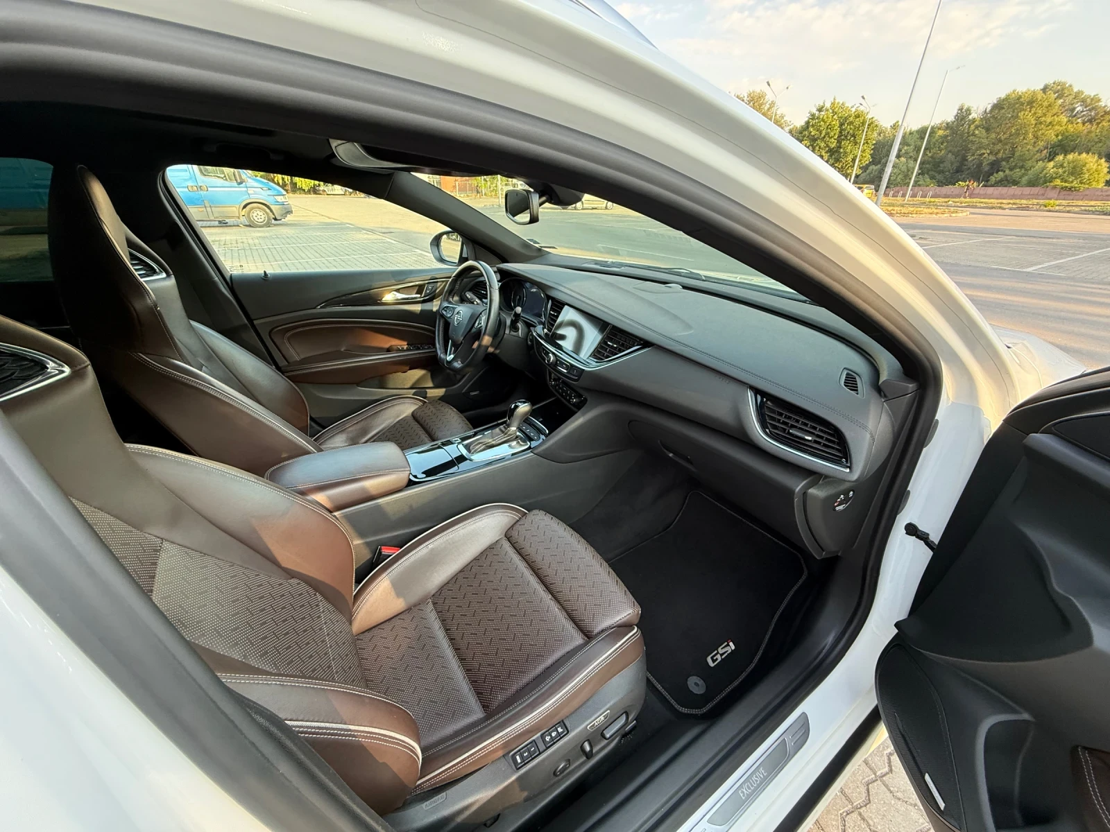 Opel Insignia  GSI, Sport Tourer 2.0, 4x4 Bi-Turbo - изображение 10