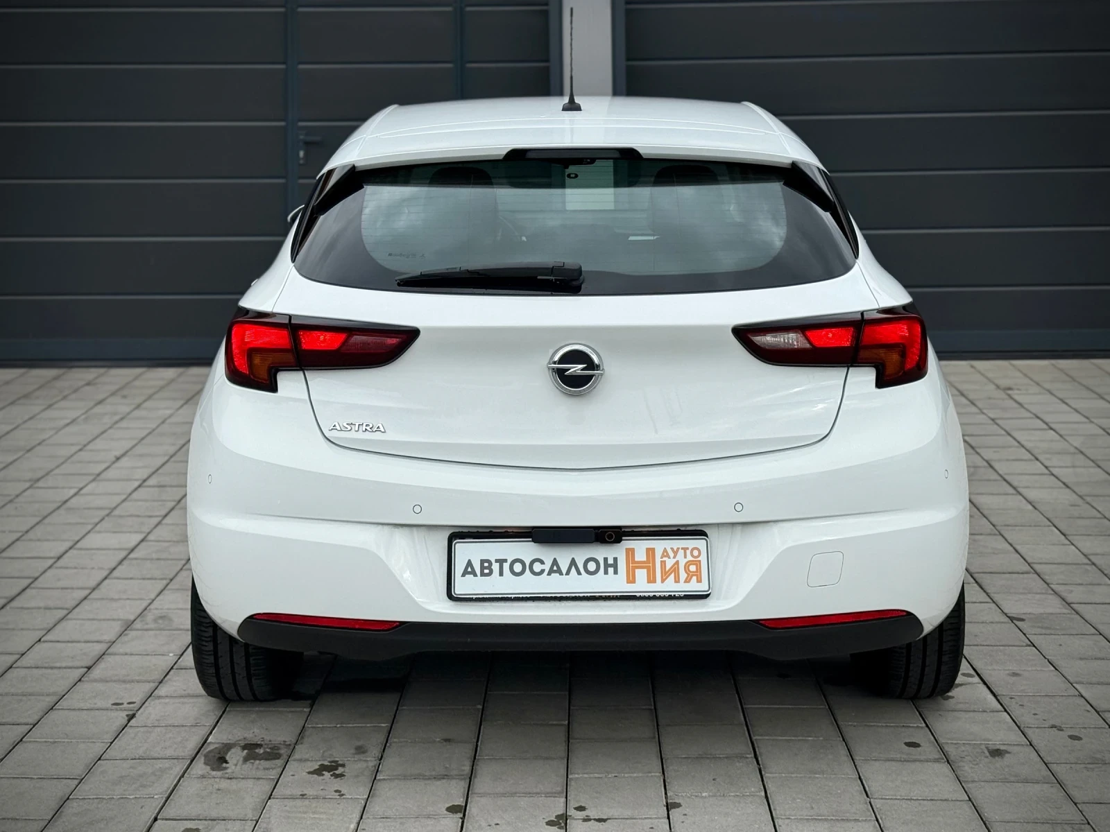 Opel Astra 1.2i * CarPlay* LED* Сервизна История*  - изображение 4