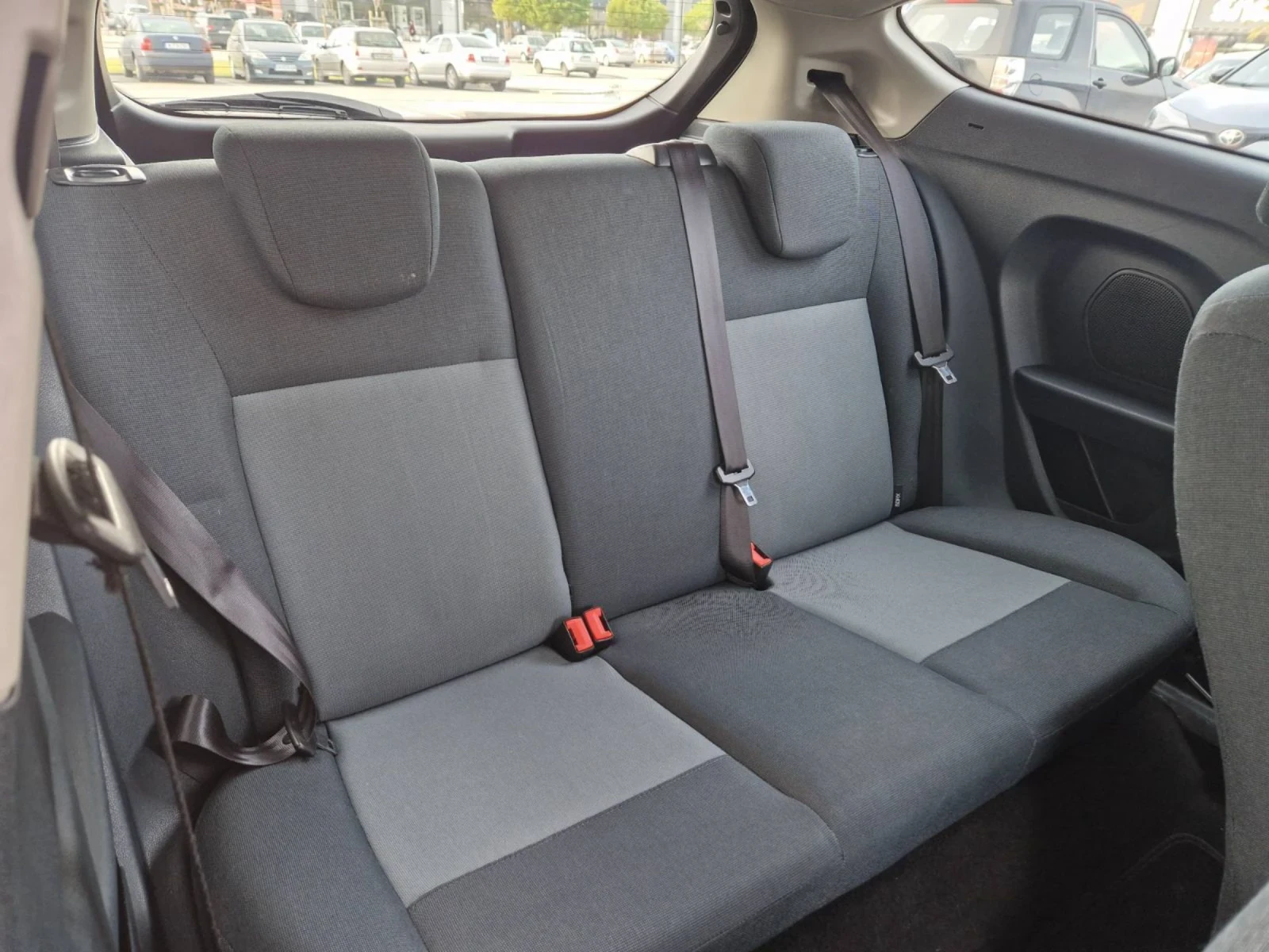 Ford Fiesta 1.4 / 68 к.с - изображение 9