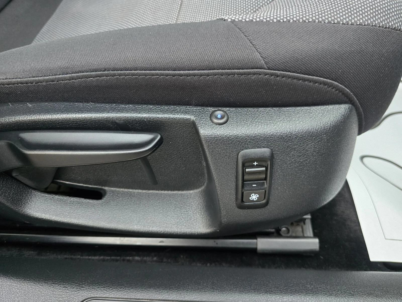 VW Passat 2.0TDI H-LINE , снимка 17 - Автомобили и джипове - 53490772