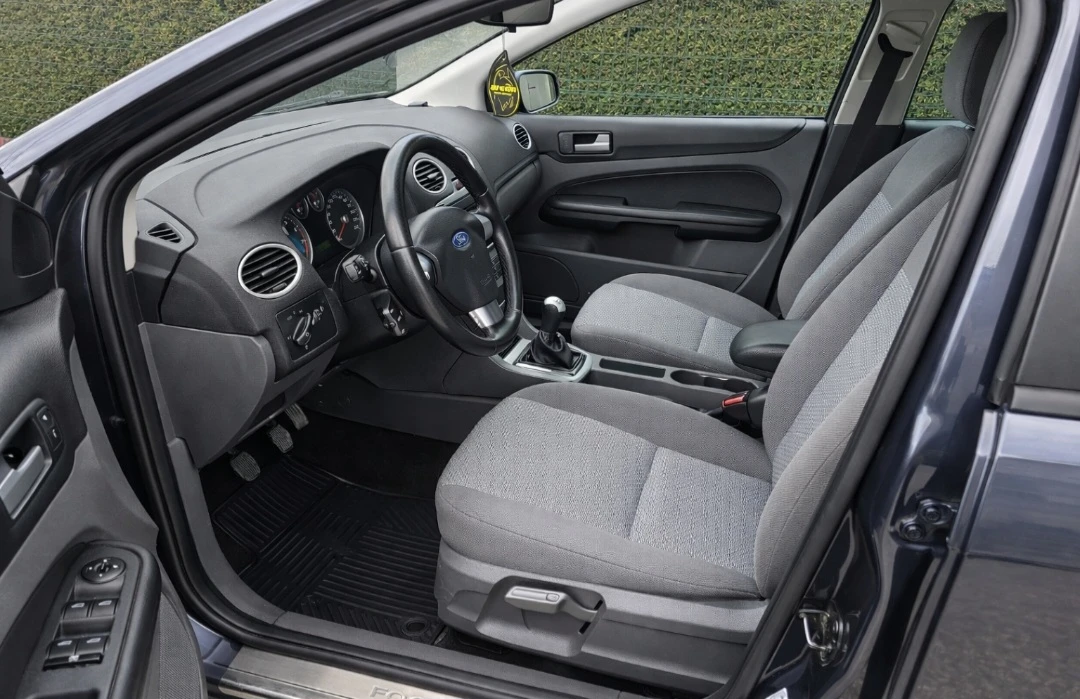 Ford Focus 1.6Газ-инж-Гаражен, снимка 17 - Автомобили и джипове - 53882385