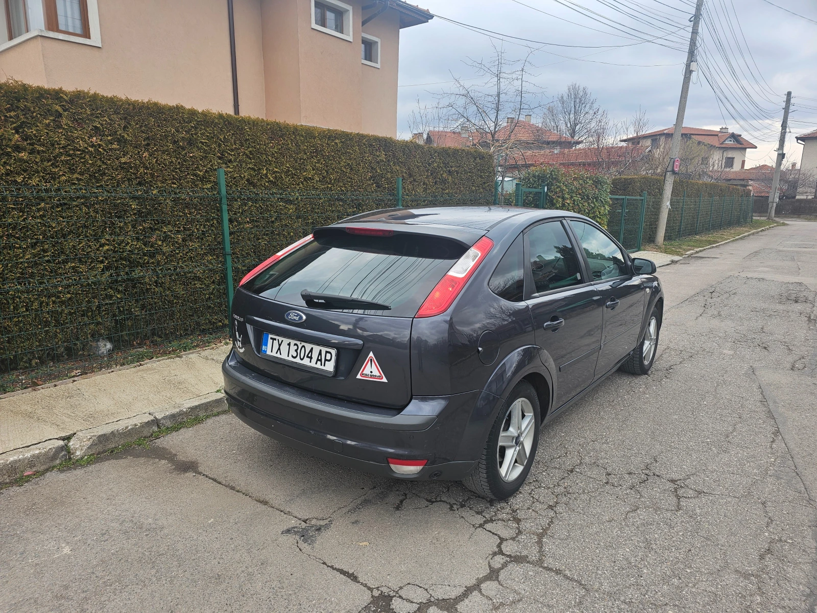 Ford Focus 1.6Газ-инж-Гаражен, снимка 6 - Автомобили и джипове - 53882385