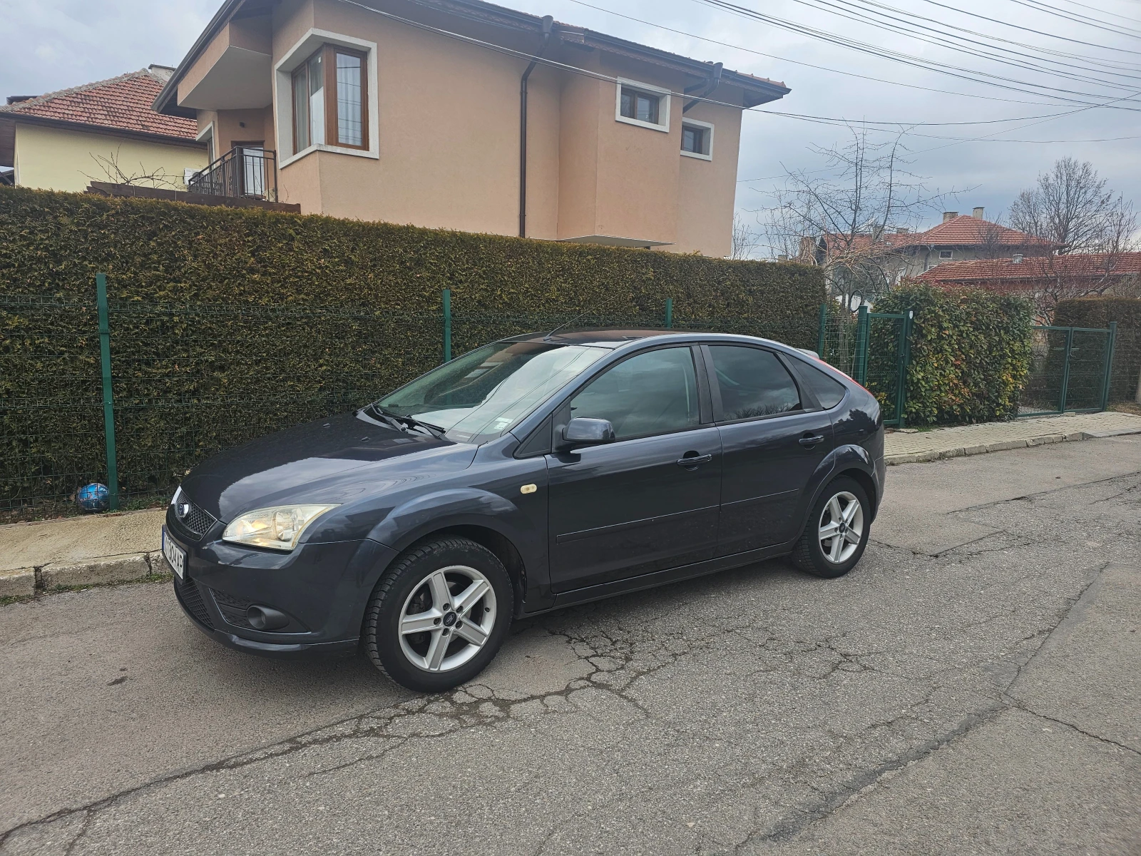 Ford Focus 1.6Газ-инж-Гаражен, снимка 2 - Автомобили и джипове - 53882385