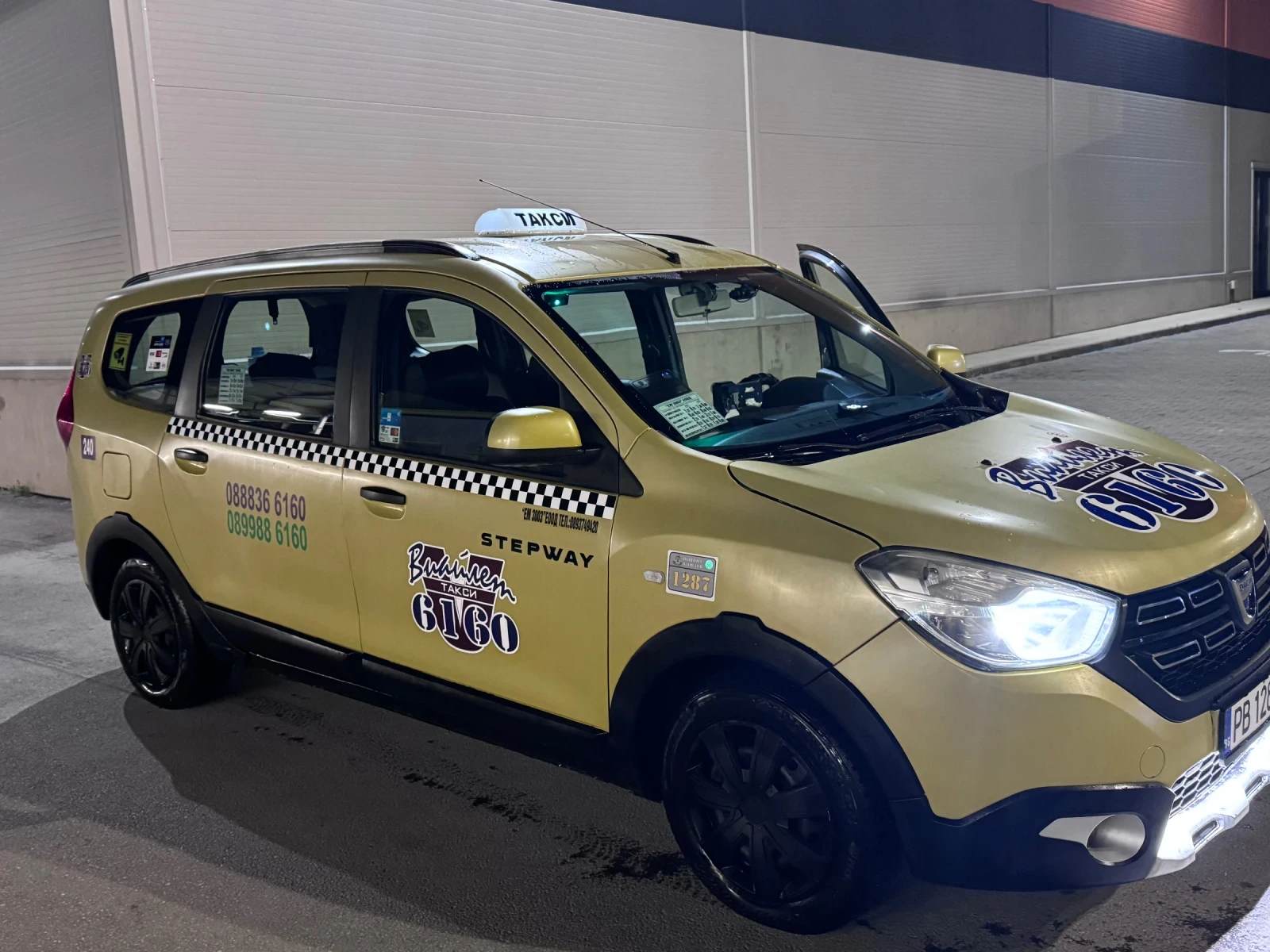 Dacia Lodgy Stepway, снимка 3 - Автомобили и джипове - 54136436