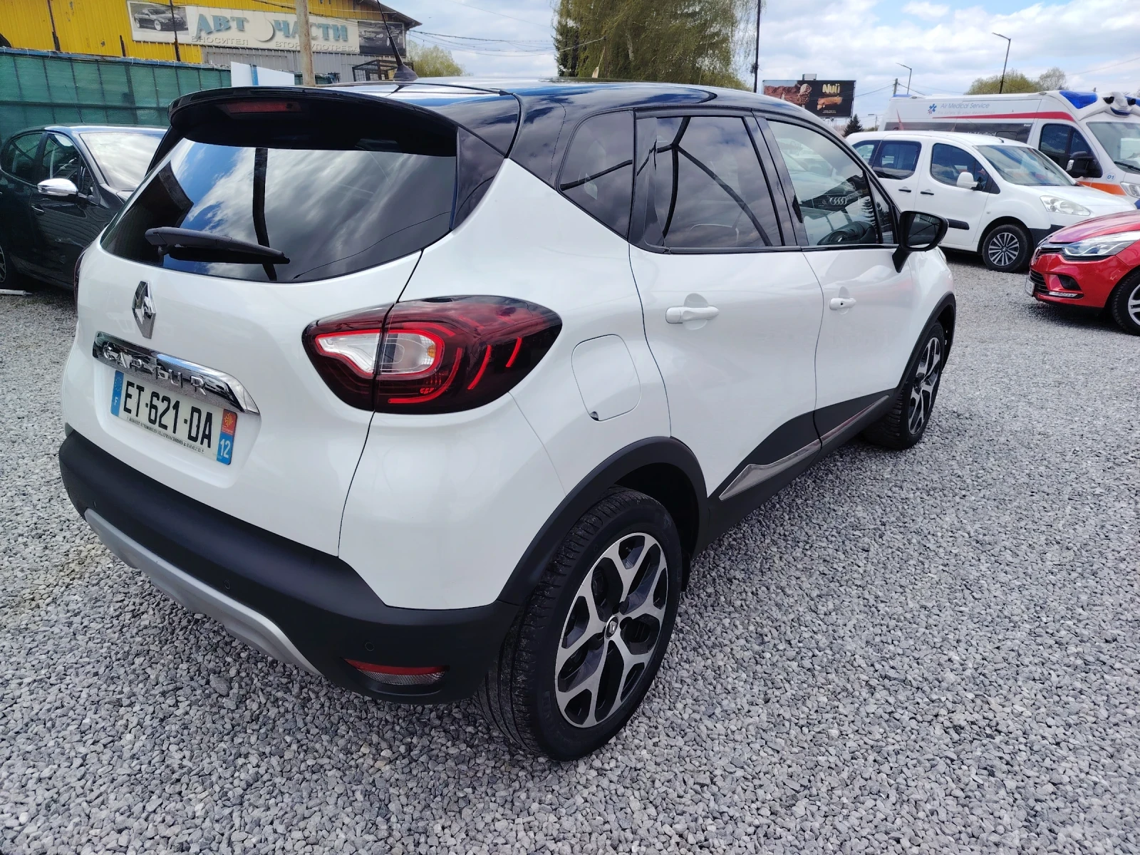 Renault Captur 1.2T Avtomat 78km, снимка 6 - Автомобили и джипове - 54400558