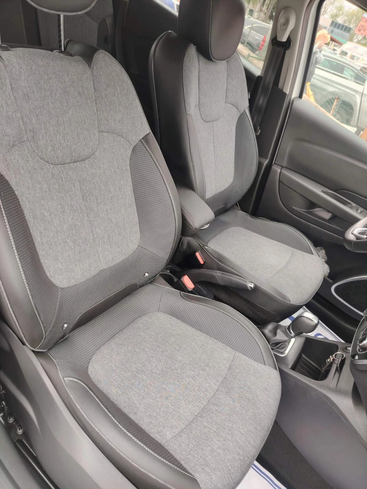 Renault Captur 1.2T Avtomat 78km, снимка 16 - Автомобили и джипове - 54400558