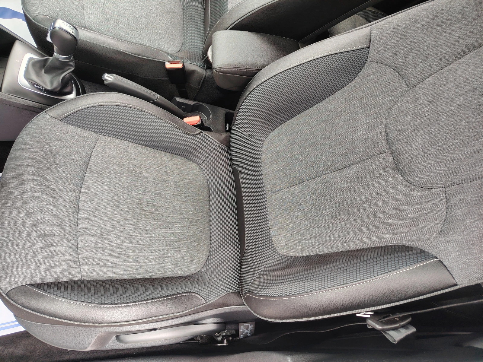 Renault Captur 1.2T Avtomat 78km, снимка 13 - Автомобили и джипове - 54400558