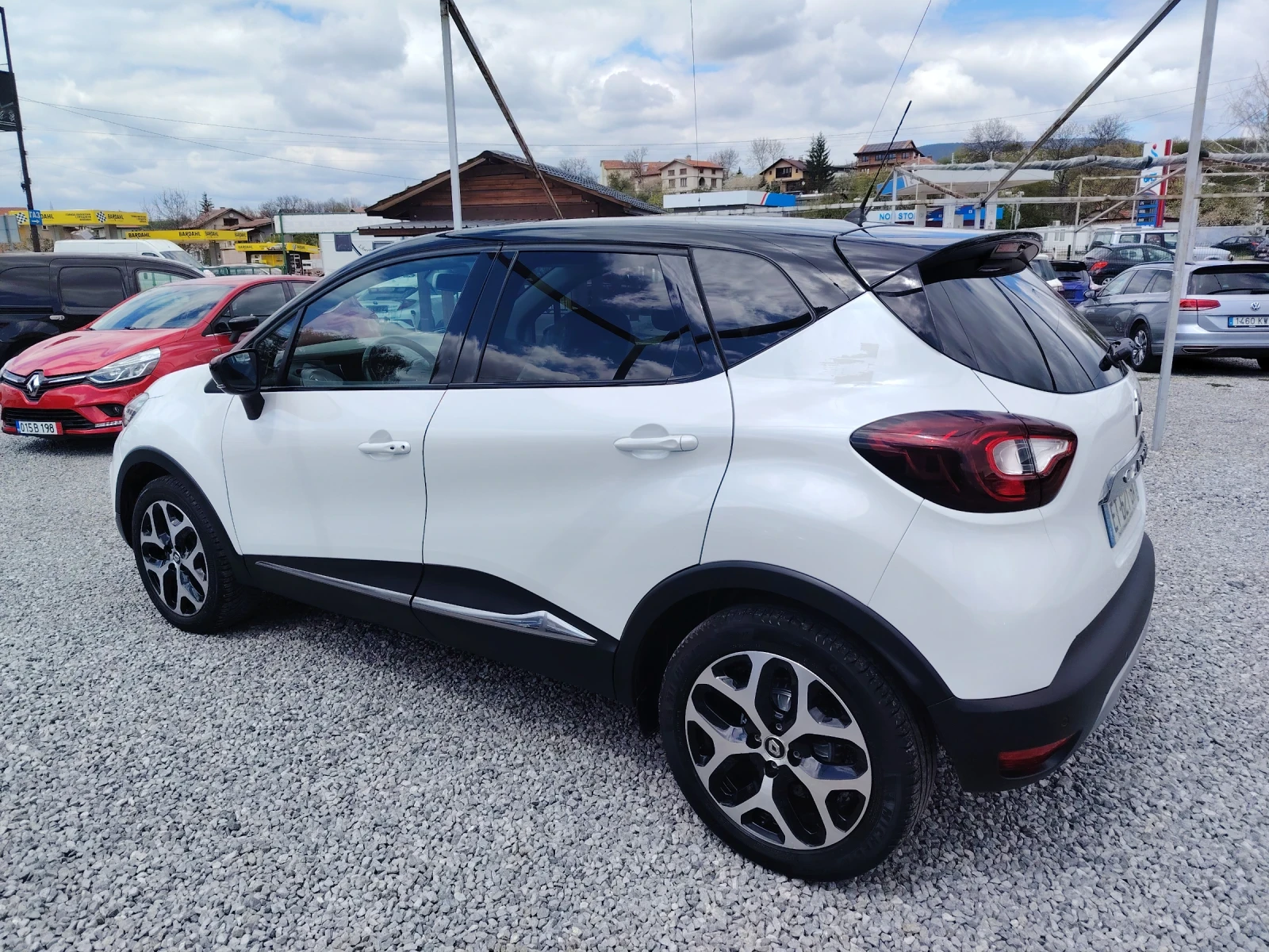 Renault Captur 1.2T Avtomat 78km, снимка 4 - Автомобили и джипове - 54400558