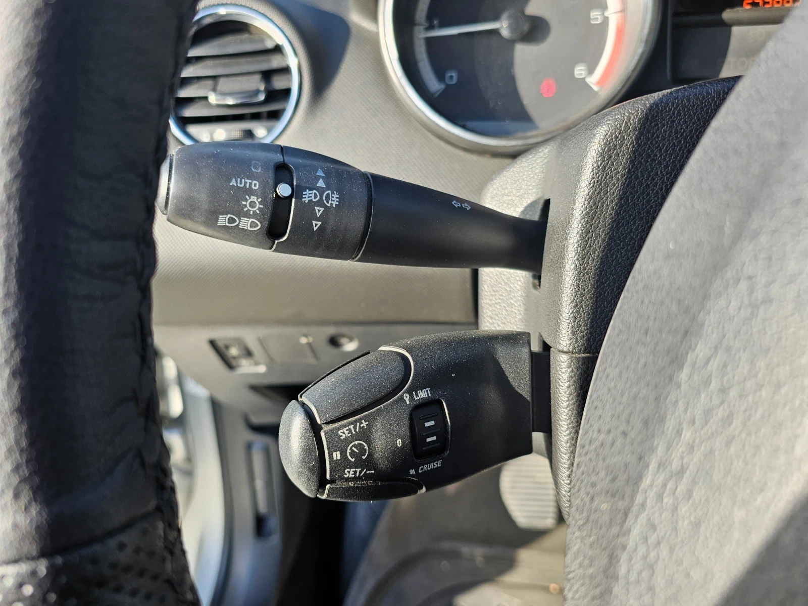 Peugeot 308 SW 1.6HDI ОБСЛУЖЕН, снимка 17 - Автомобили и джипове - 54480656