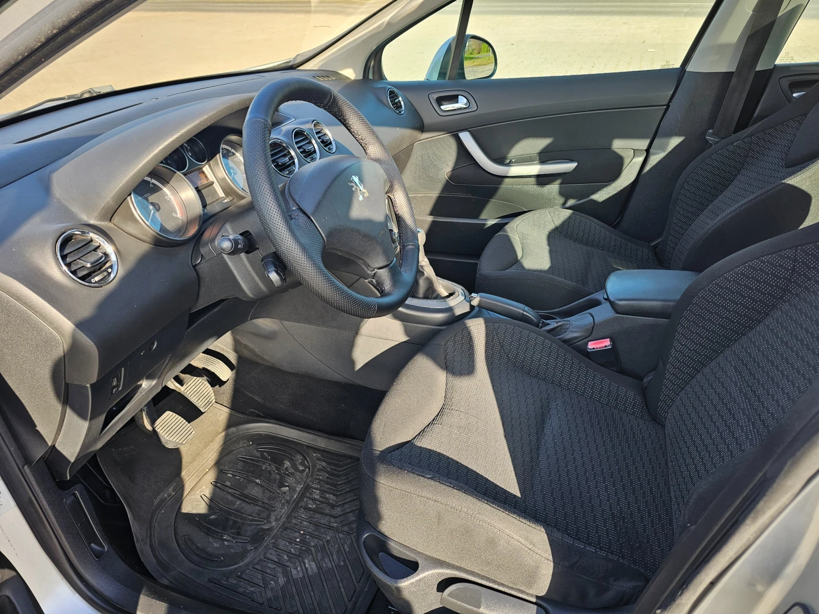 Peugeot 308 SW 1.6HDI ОБСЛУЖЕН, снимка 10 - Автомобили и джипове - 54480656