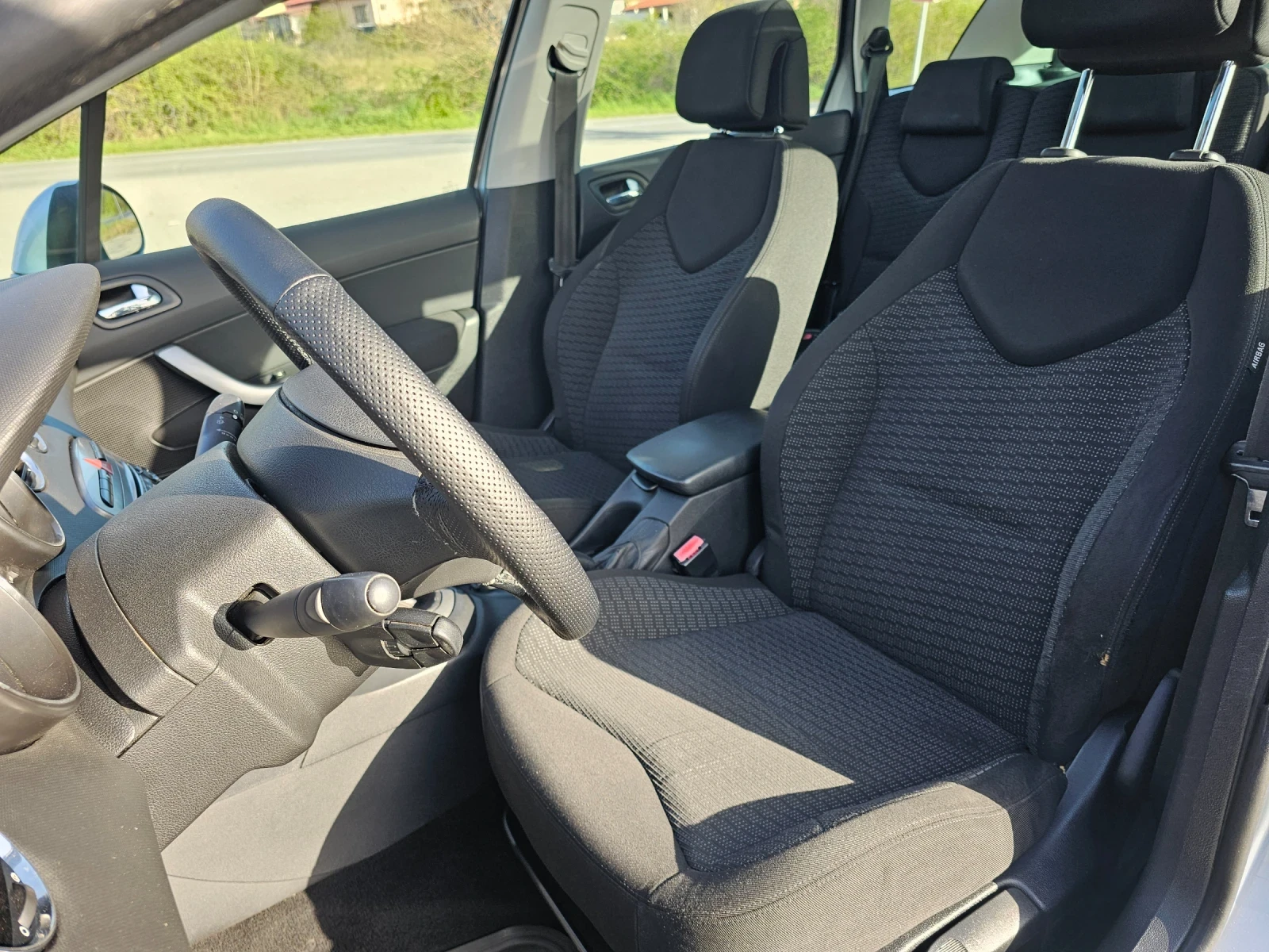 Peugeot 308 SW 1.6HDI ОБСЛУЖЕН, снимка 11 - Автомобили и джипове - 54480656